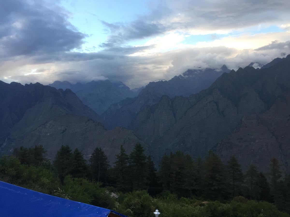 Blue Poppy Resorts Joshīmath Buitenkant foto